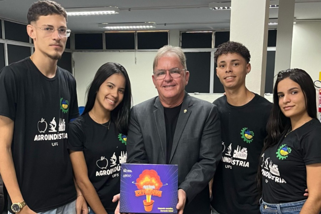CRQ-VIII participa do II Simpósio da Agroindústria e reforça a importância do registro profissional